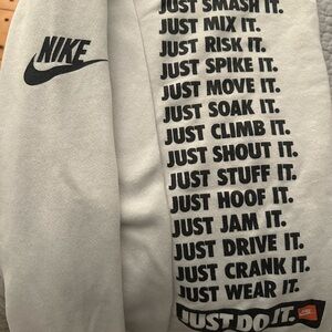 NIKE— 90s Just Do It Crewneck